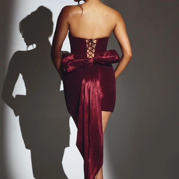 Oh Polly - Woven Taffeta Strapless Mini Dress in Wine - Size 4 - Picture 3 of 9